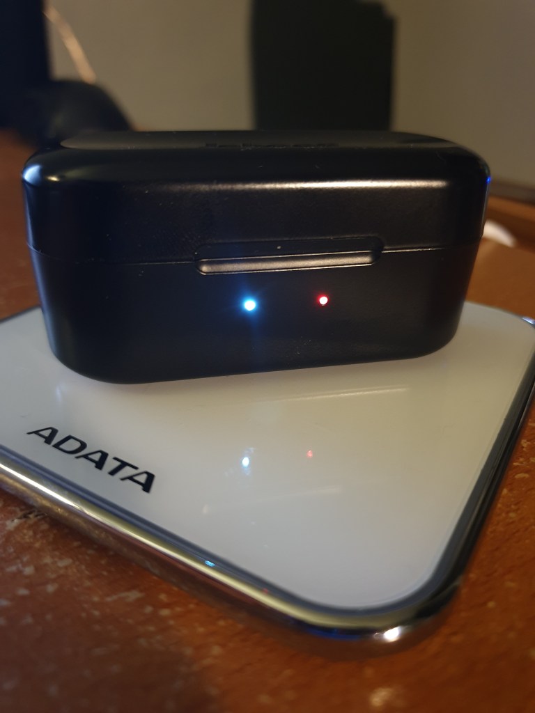 Jabees Firefly Pro being charged with ADATA CW0100 Wireless Charger